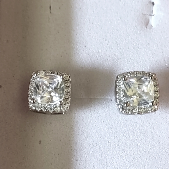 Jewelry - Cushion cut Halo stud earrings